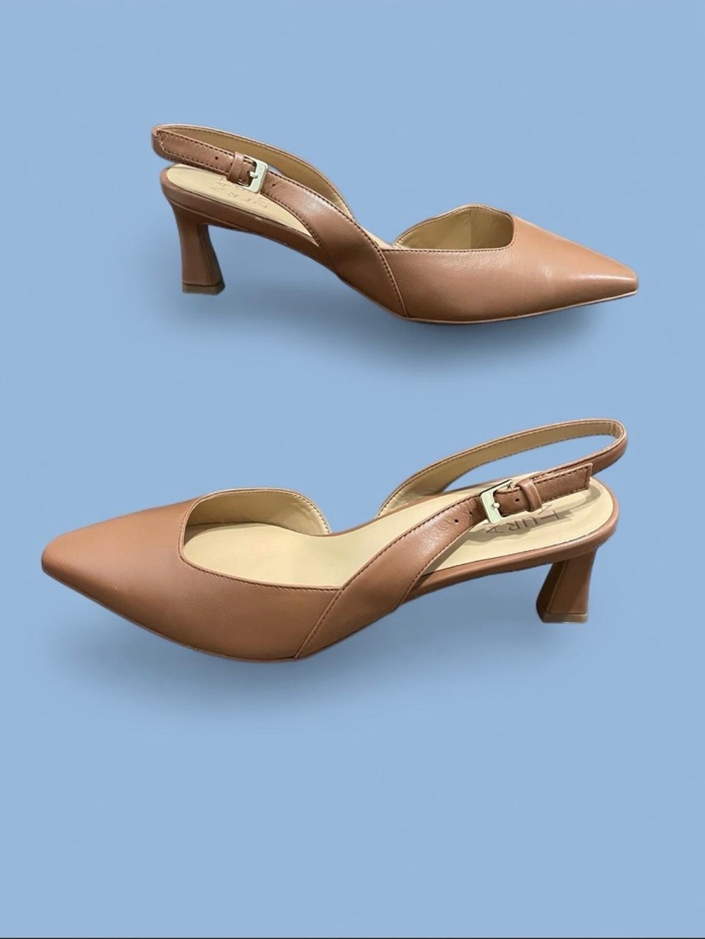 Naturalizer Tan/Nude Pointed Leather Slingback heels.